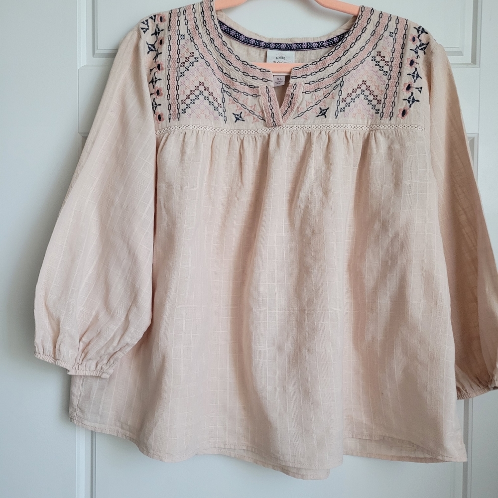 Knox Rose Soft Peach Embroidered Babydoll Long sleeve blouse. EUC  Size XL
